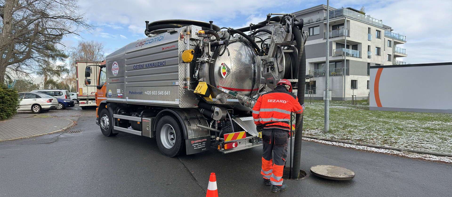 SEZAKO sewer cleaning vehicle at work